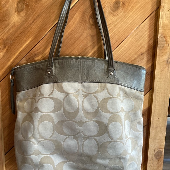 Tan Coach purse - Picture 2 of 5